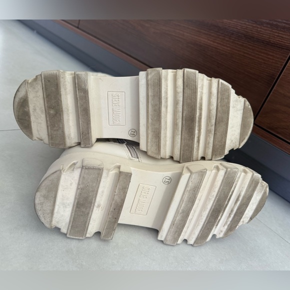 Steve Madden Women's ESMA Boot size 7.5 - Picture 5 of 9